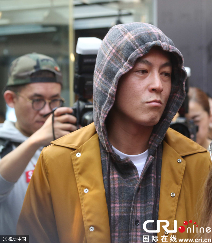 陈冠希上海出席活动 尽显老态撞脸"本山叔"