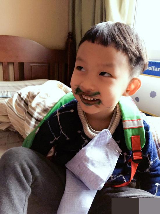 实力坑妈！姚晨儿子土豆脸部成彩盘