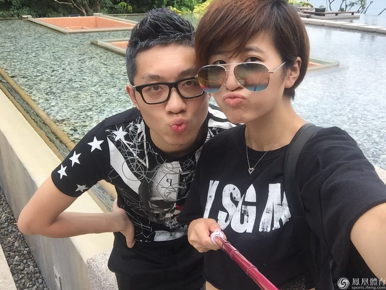 许昕与女友私照曝光浪漫潜水嘟嘴卖萌