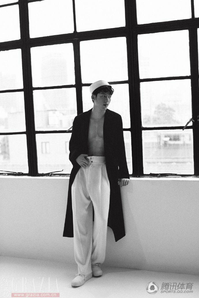 高清:董力拍大片变魅惑男 赤膊上阵胸肌抢镜 高清:董力拍大片变魅惑男 赤膊上阵胸肌抢镜