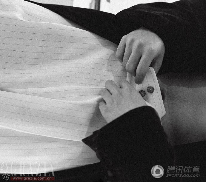 高清:董力拍大片变魅惑男 赤膊上阵胸肌抢镜 高清:董力拍大片变魅惑男 赤膊上阵胸肌抢镜