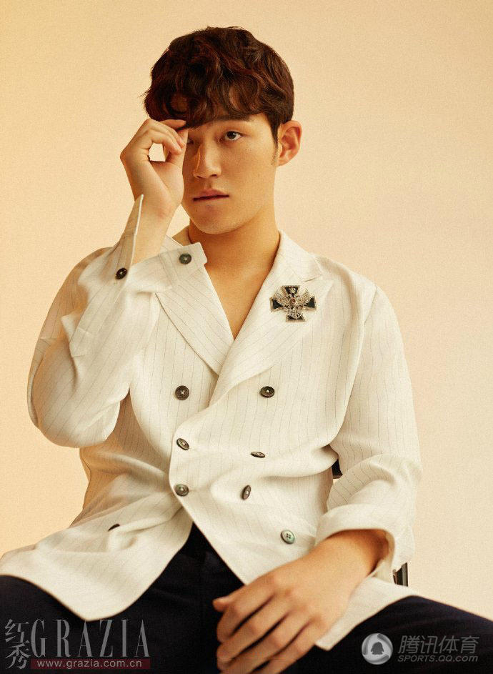 高清:董力拍大片变魅惑男 赤膊上阵胸肌抢镜 高清:董力拍大片变魅惑男 赤膊上阵胸肌抢镜