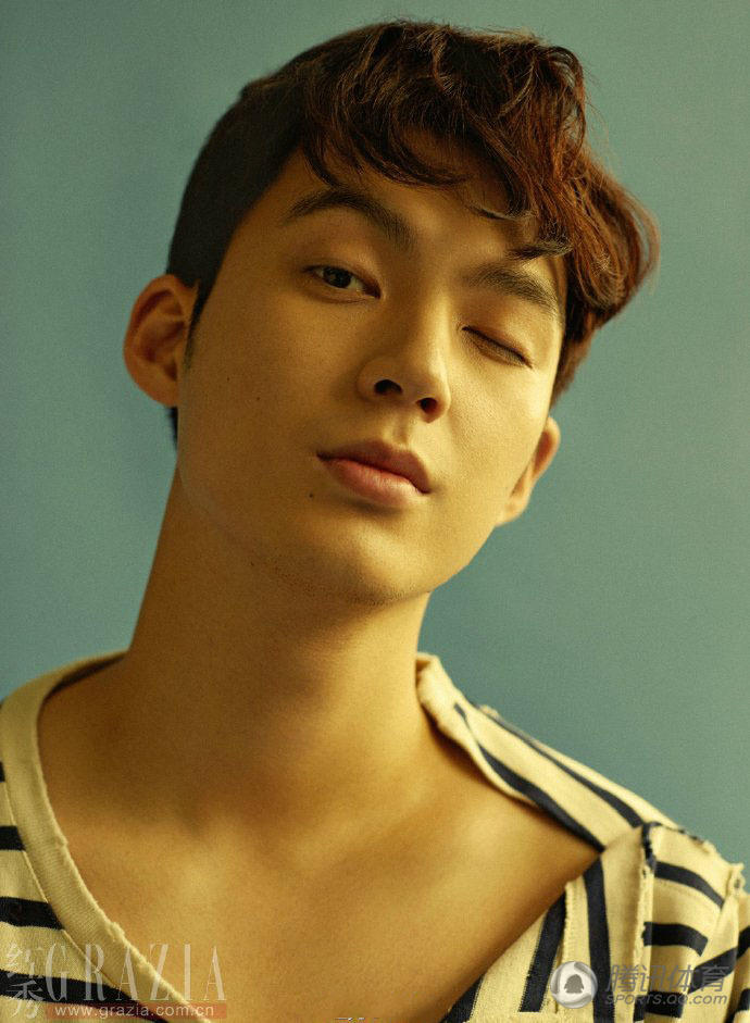 高清:董力拍大片变魅惑男 赤膊上阵胸肌抢镜 高清:董力拍大片变魅惑男 赤膊上阵胸肌抢镜