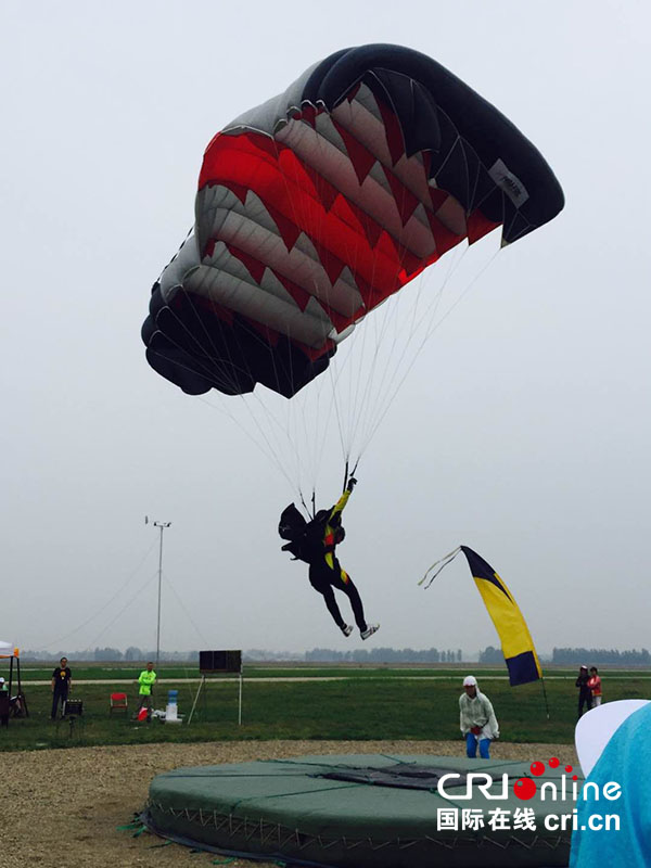 【焦点图-大图】【安阳专题 主题活动-图片列表】【镜观现场】2018年全国跳伞锦标赛在安阳开赛
