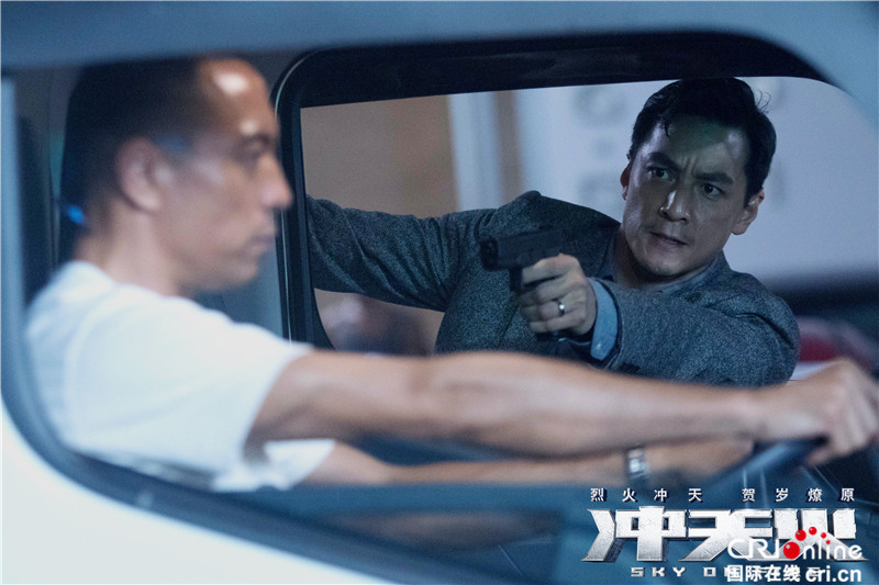 重磅冲天火曝终极预告片及赴汤蹈火海报