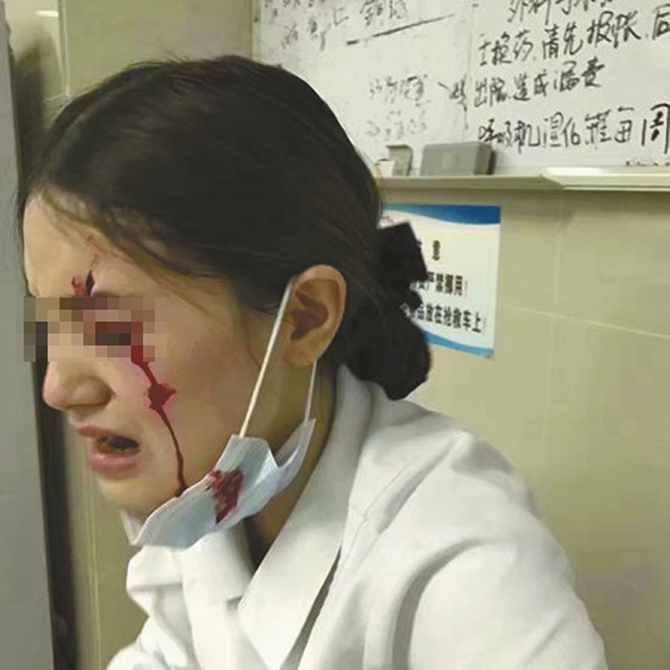 病人家属强闯无菌配药室 医院护士被撞伤