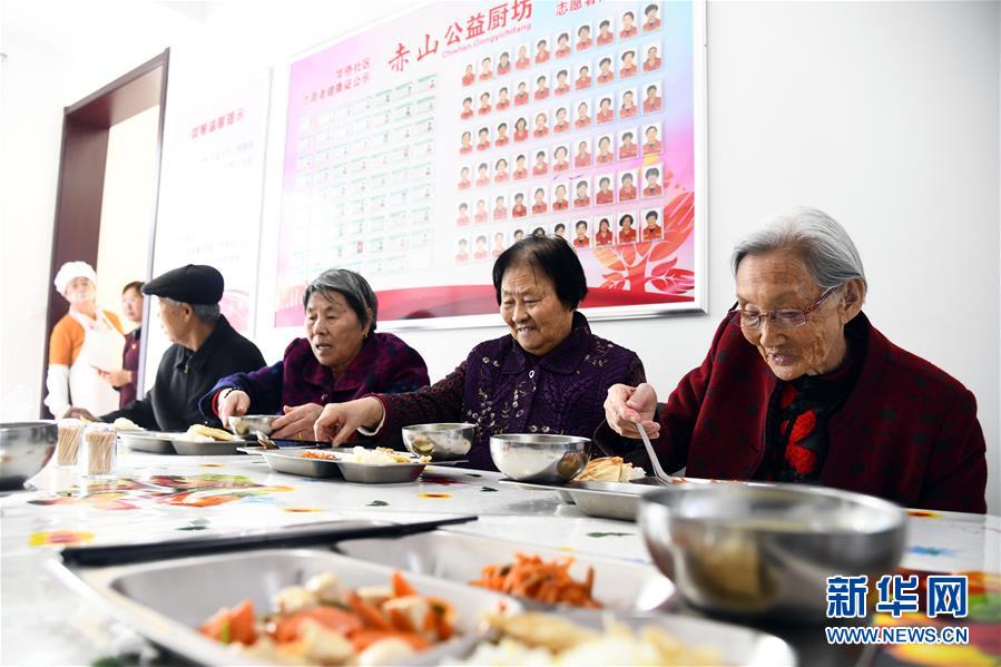 山东荣成：公益厨坊爱心暖夕阳