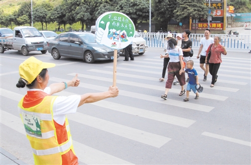 【八桂大地-图文、八桂大地-南宁】成果：南宁市公交车、出租车文明礼让率均达99.7%