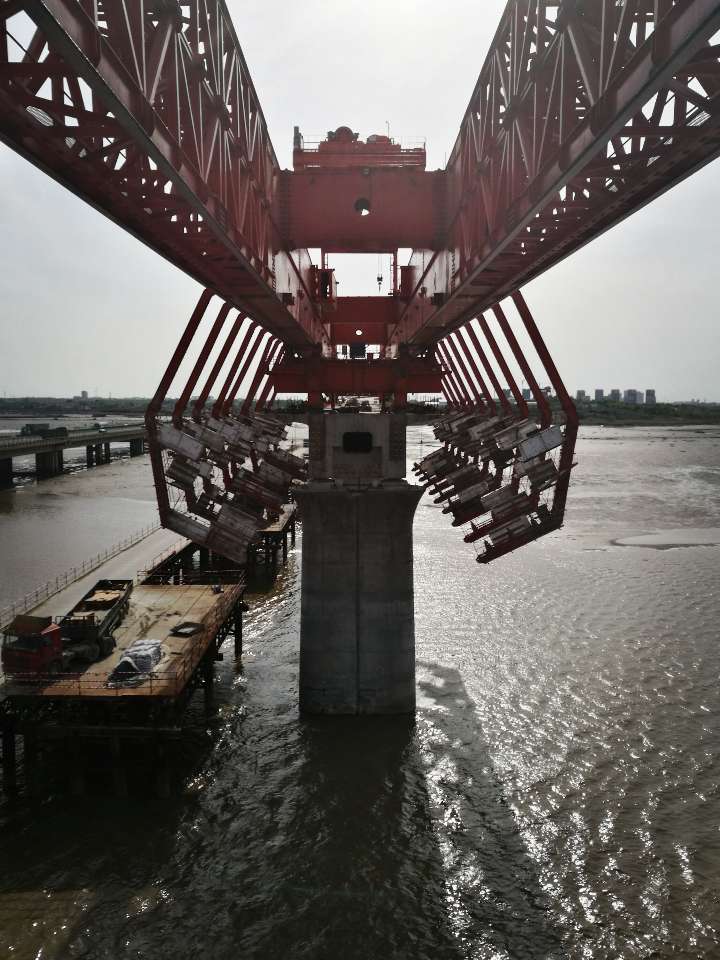 胶州湾跨海铁路大桥顺利合龙 青连铁路将年底通车