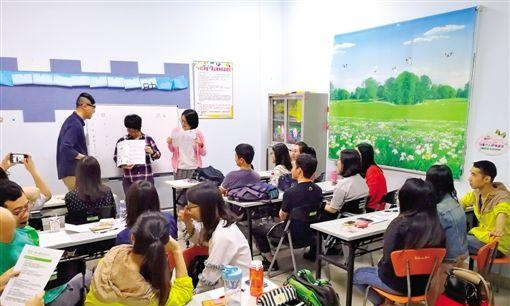【中国梦·践行者】两个十八岁女生创立草根公益团队 帮助外来工子女教育和成长