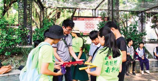 【中国梦·践行者】两个十八岁女生创立草根公益团队 帮助外来工子女教育和成长