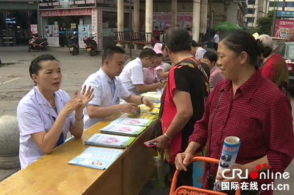 长宁县长宁镇中心卫生院副院长杨光秀:居民贴心者 健康守门人