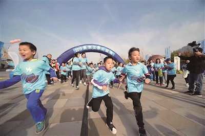 （頭條）南京公益奔跑守護“微笑精靈”