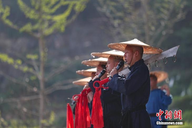 图片默认标题_fororder_贵州紫云苗族民众欢庆“四月八”4