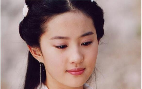 刘亦菲 女娲后人赵灵儿现出蛇尾