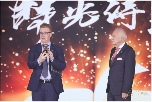 瑞士爵尼表100周年品牌盛典，品牌代言人陈数莅临送祝福