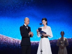 王麗坤亮相金雞獎閉幕式 為最佳戲曲片開獎