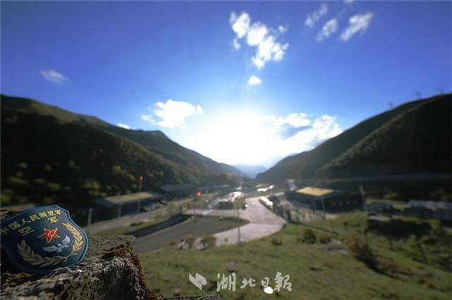 駐鄂空降兵部隊特戰旅走進秀美高原