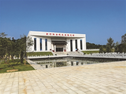 巍巍青山埋忠骨 长征精神励后人