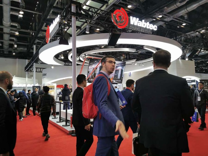 图片默认标题_fororder_展会上的外国展商