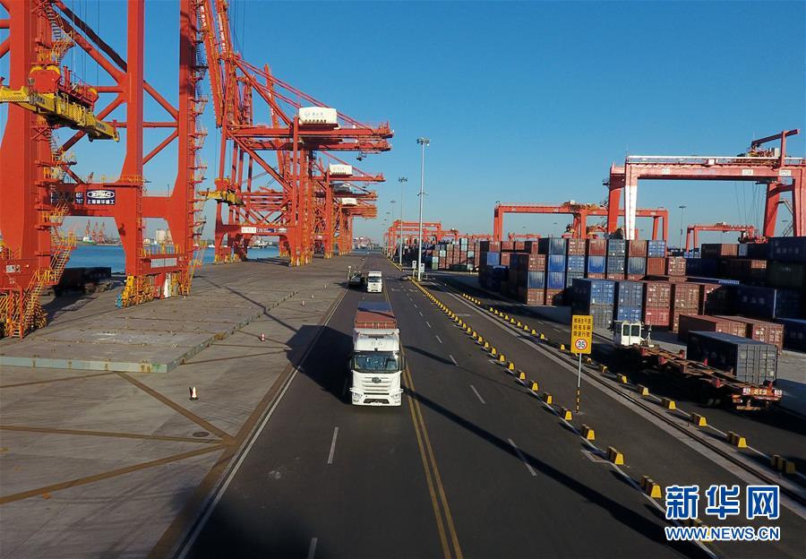 唐山港無人駕駛集裝箱卡車投入試運行