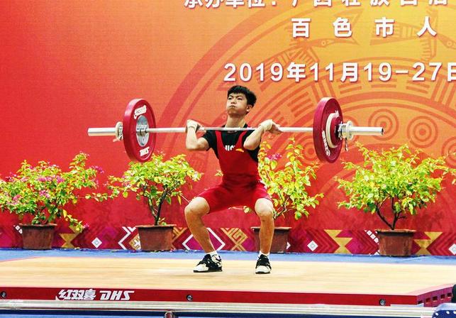 广西区运会南宁运动员获男子举重项目首枚金牌
