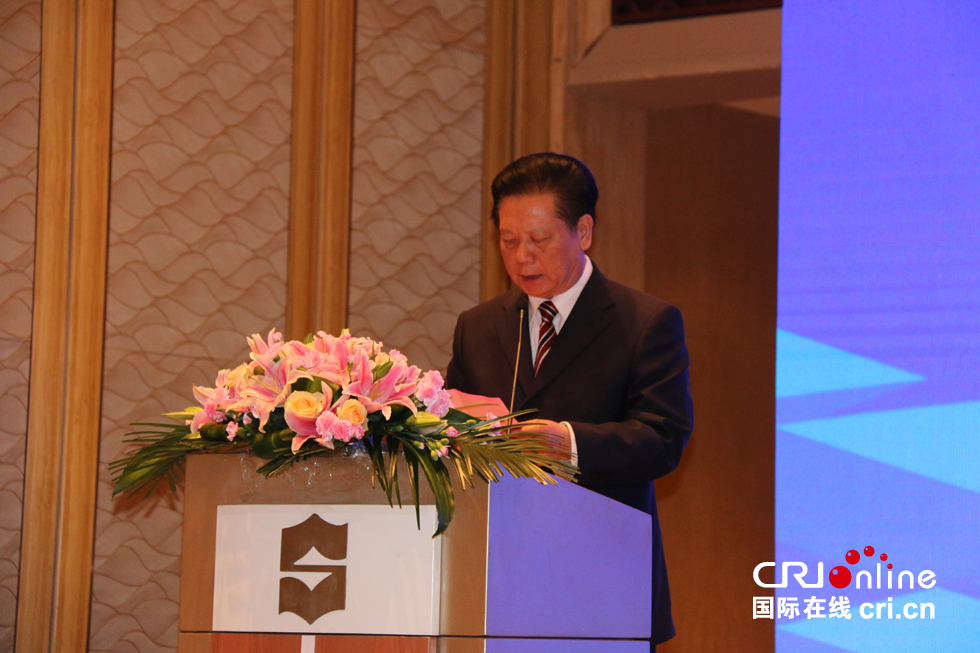 扬州市政协主席洪锦华致辞