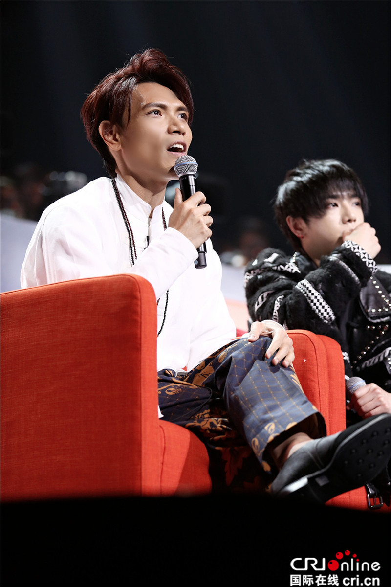 《天籁之战》赵宥乔直通总决赛 莫文蔚坚守塔顶