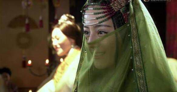 这么多女星同时穿古装蒙面纱唐嫣这次又赢了