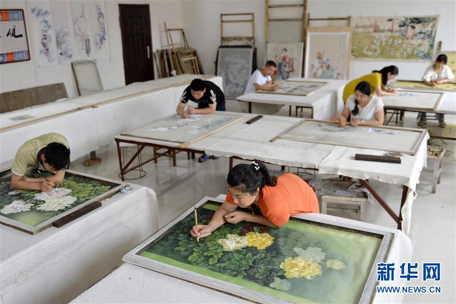 河北宁晋:工笔画绘就致富路 河北宁晋:工笔画绘就致富路