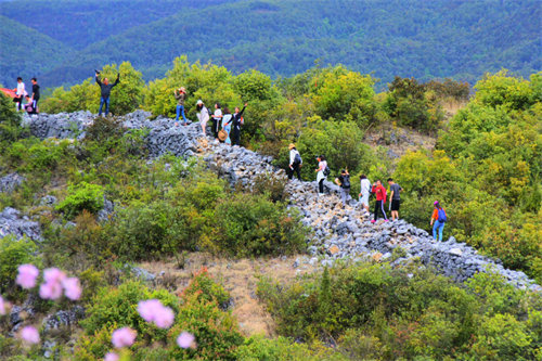 “中国旅游日”探寻500年前的丽江门户 ——邱塘关霞客游线体验之旅