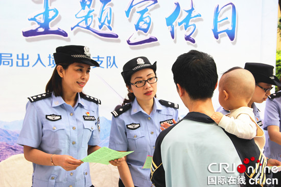【法制安全】重慶江北警方深入社區開展“只跑一次”宣傳活動