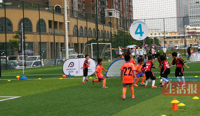 【八桂大地、八桂大地-南宁】【热门文章-图文】【旅游文体】近两年广西多地兴起幼儿足球热 家长褒贬不一 【八桂大地、八桂大地-南宁】【热门文章-图文】【旅游文体】近两年广西多地兴起幼儿足球热 家长褒贬不一