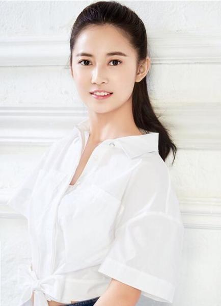 唐嫣李心艾古装生活照对比