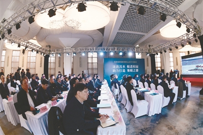 驻沈本科高校发展赛艇运动交流会举行