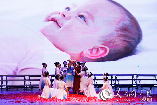 不忘初心跟党走 牢记使命展新貌