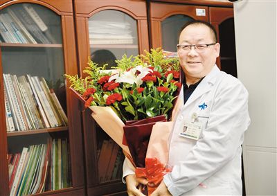 西安“中国好医生”李文涛 获评全国十佳最美家乡人
