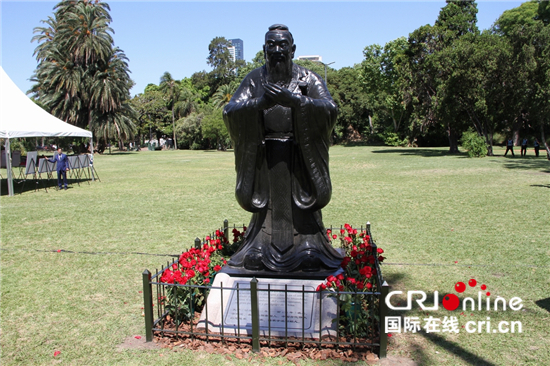 西班牙语国家首尊孔子标准像在阿根廷首都揭幕