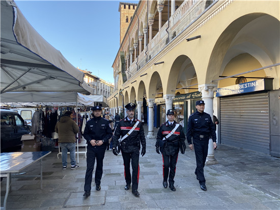 急稿【CRI專稿 列表】為旅意中國遊客和僑民提供服務 7名重慶警察圓滿完成中意警務聯巡任務