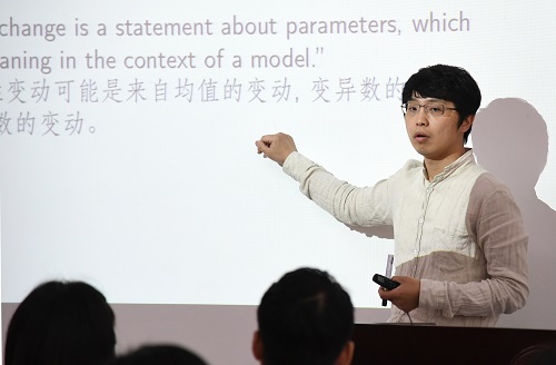 图片默认标题_fororder_台湾教师在大陆高校授课 （图片来源：新华网）