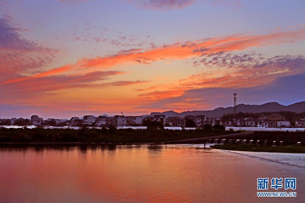 安徽：雨歇晚霞明 云薄细鳞生
