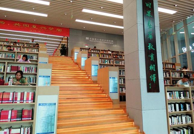 南宁市图书馆：试行延长服务时间 扩大夜间开放区域