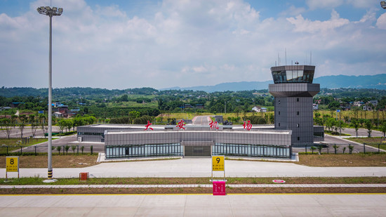 急稿【CRI專稿 列表】打造立體交通體系 重慶永川大安通用機場正式投用