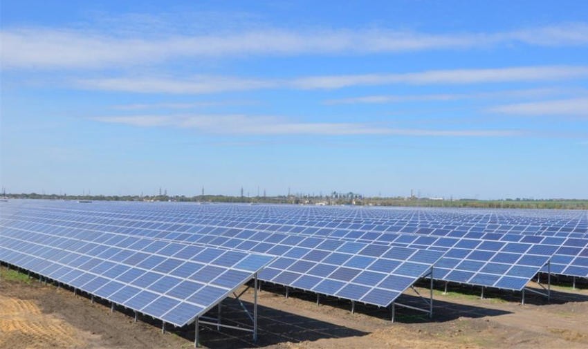 印度建成世界最大太阳能电站 每天由机器人系统清扫