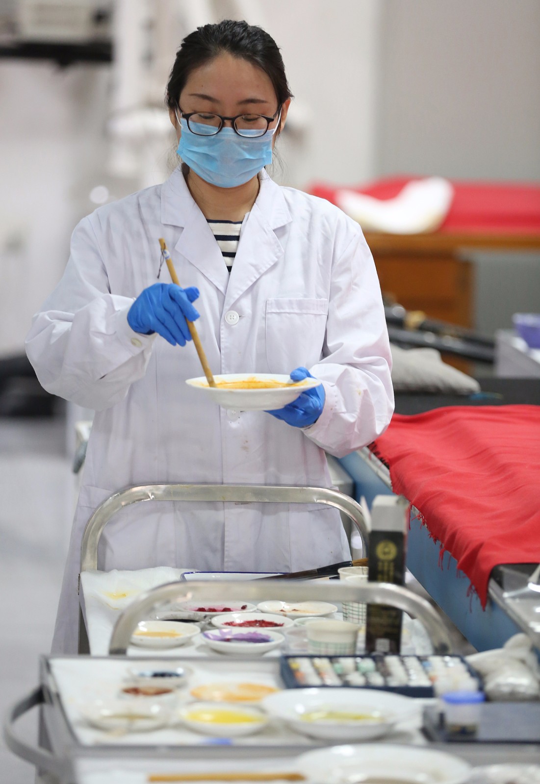 这群80后"壁画医生"让千年历史重获新生