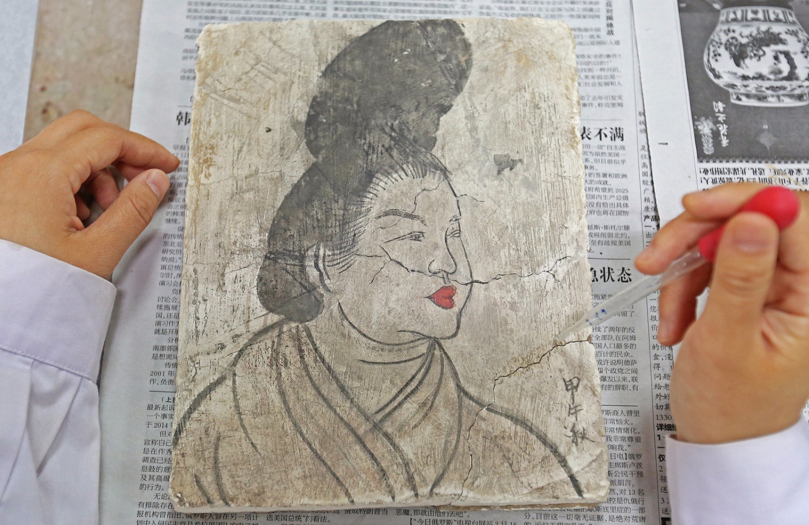 这群80后"壁画医生"让千年历史重获新生