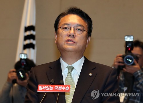 韓媒:韓執政黨議員一致同意樸槿惠明年4月下臺6月大選