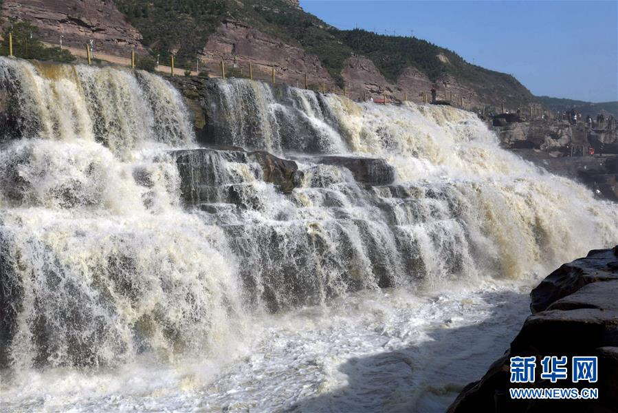 黄河壶口瀑布水量大增