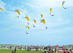 第十屆林慮山國際滑翔傘公開賽開幕_fororder_12