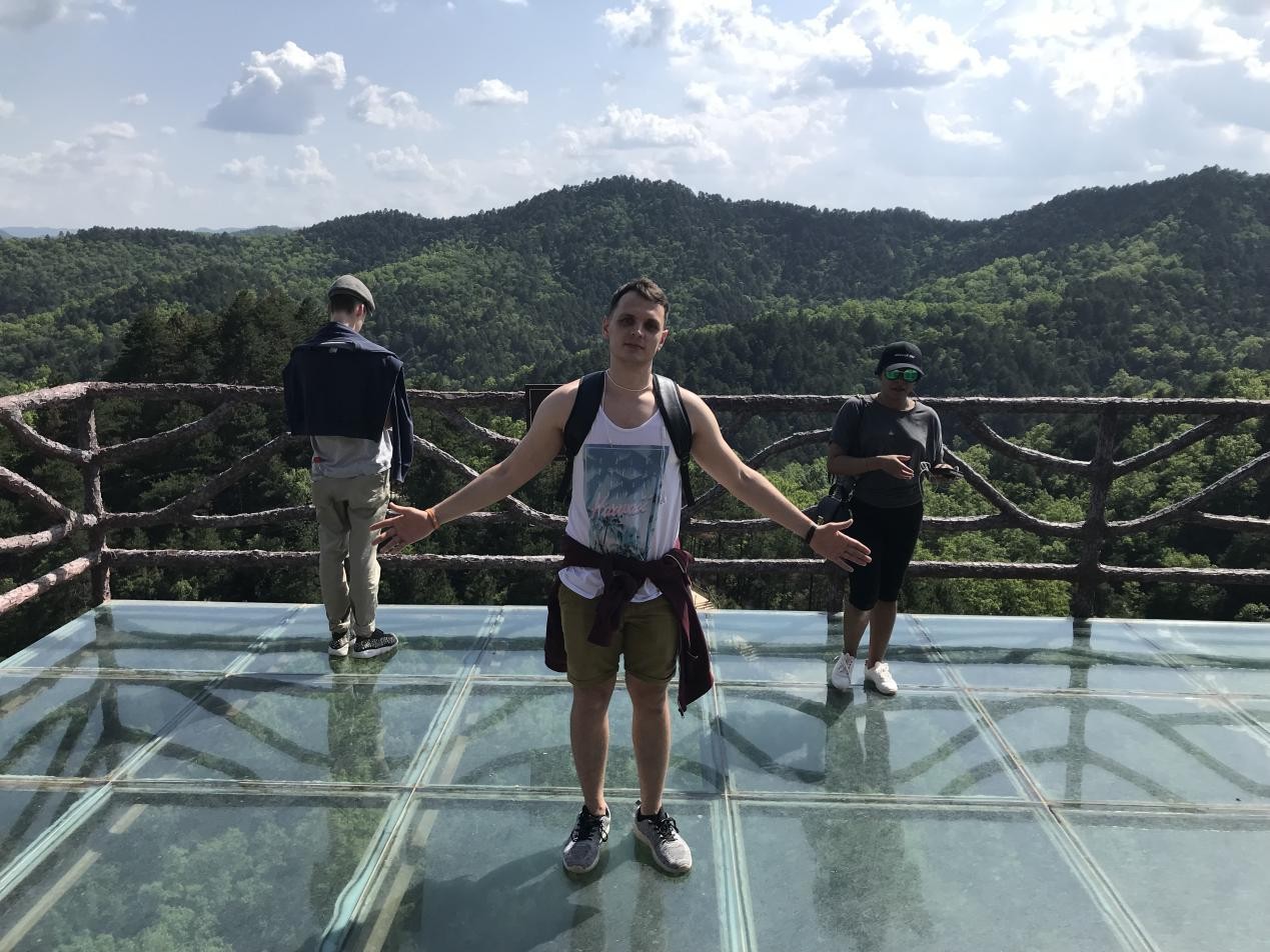 【三秦大地 延安+国际范 摘要和显示图在稿件最下方】留学生沉醉陕北绿洲好风光